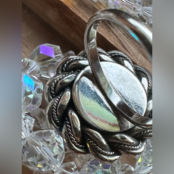 Silver Tone Ring Set With a cabochon Amber
 Size 8￼ - Picture 14 of 14